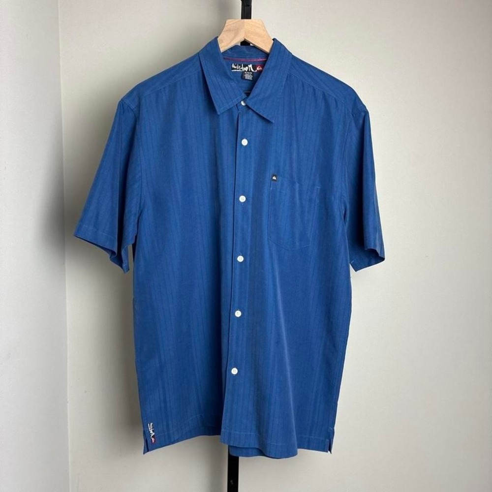 Y2K Quiksilver Medium Blue Short Sleeve Button Up Shirt Camp Surfer Skater